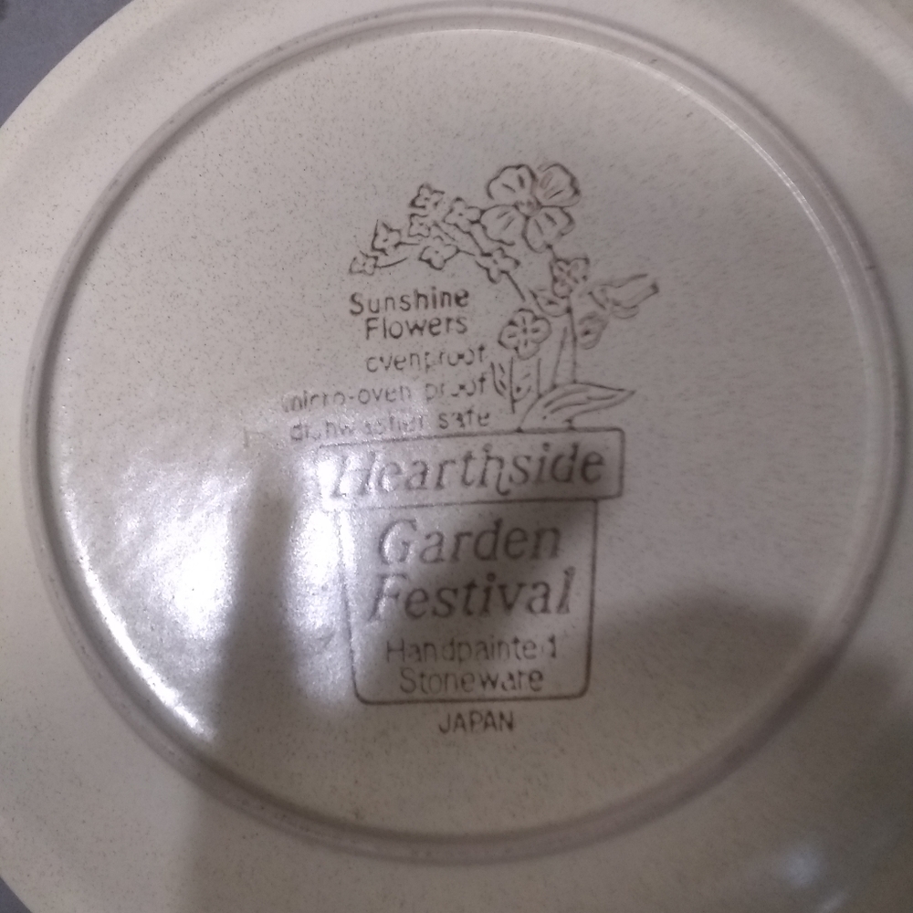 Set of 6- 8 1/2 in  plates and 6 - 6 in bread plat